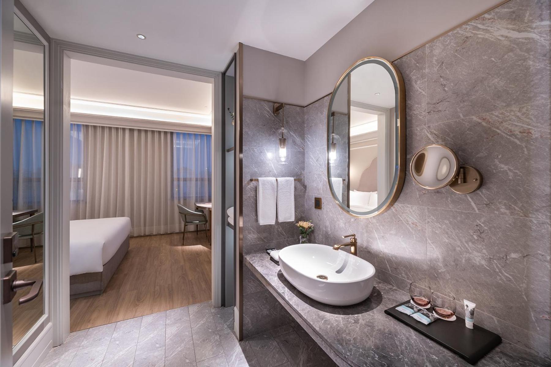 Mercure Hongqiao Hotel 4*