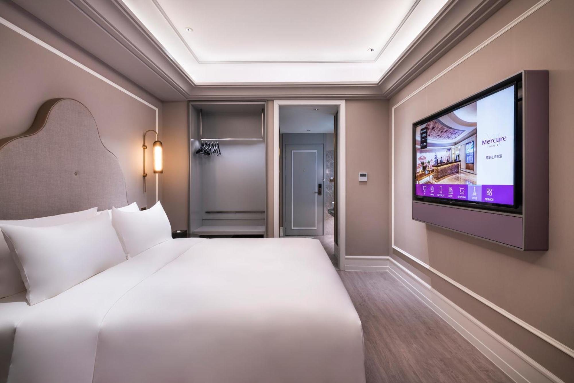 Hotel Mercure Hongqiao 4*